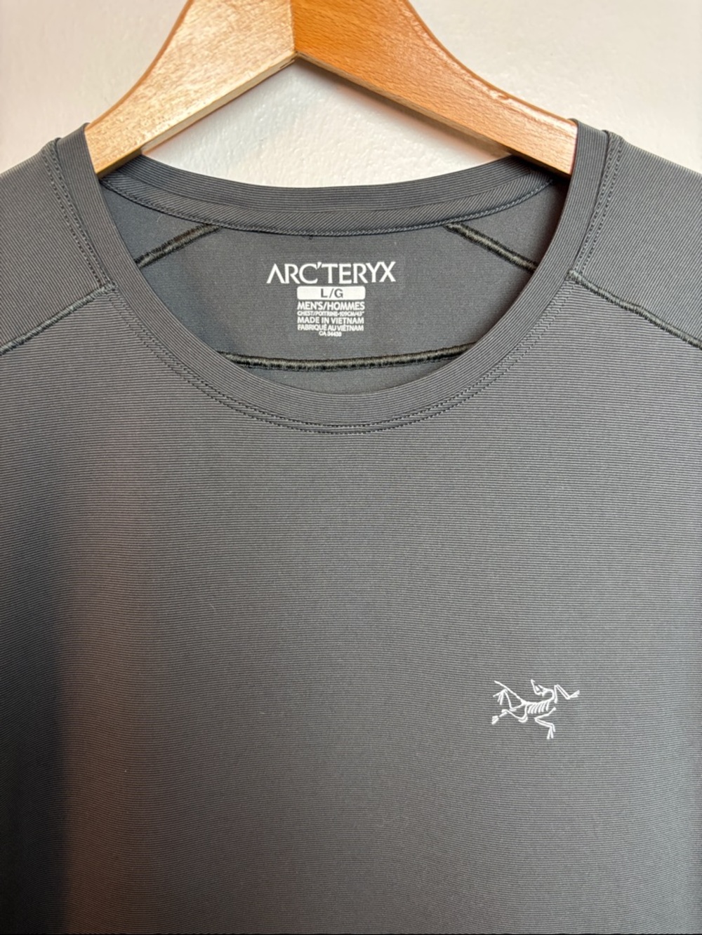 Arc'teryx Men's Large Technical Performance Short-Sleeve T-Shirt Charcoal Gray - Picture 4 of 8
